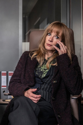 Paula Schönberg (Katja Riemann) am Rande der Verzweiflung