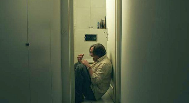 Gedeon Winter (Nicholas Ofczarek) verfolgen seine Dämonen.