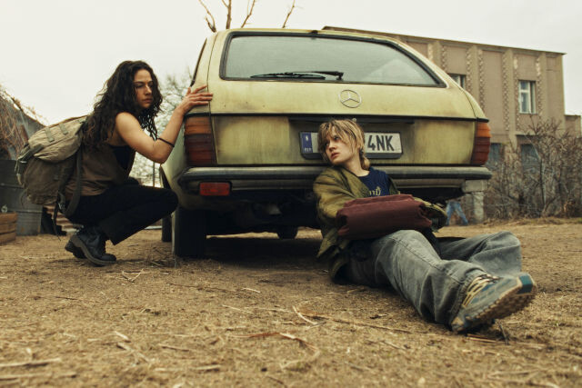 Lange getrennte Schwestern: Phoebe und Bea (Lea Drinda)