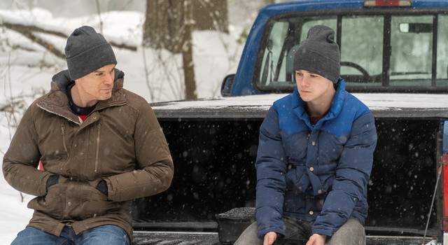 Zeig du mir deins, dann zeig ich dir meins: Die Karten zwischen Dexter (Michael C. Hall) und Harrison (Jack Alcott) kommen auf den Tisch.