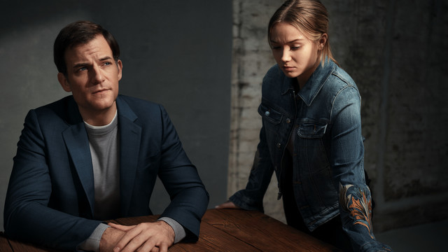 Vater Peter Klettmann (Torben Liebrecht) und Tochter Vivi (Julia Beautx)