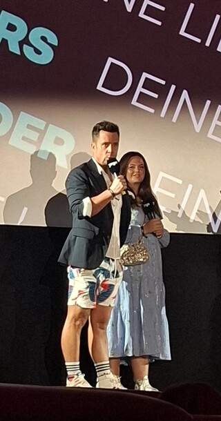 Lorenz Büffel und Emily Gierten auf der Programmpräsentation in Hamburg
