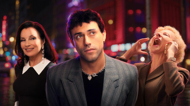 Melissa (Fran Drescher, l.), Samuel (Aaron Altaras, M.) und Mimi Zweifler (Sunnyi Melles, r.)