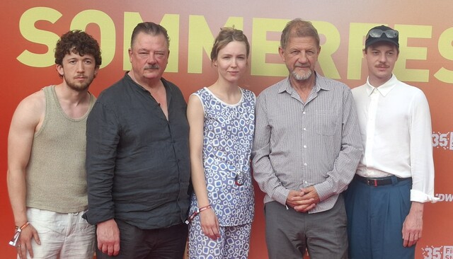 Gruppenbild mit Schauspieler