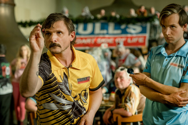 Schlagabtausch der Giganten: Eddie (Florian Lukas, l.) gegen Kevin (Leonard Scheicher, r.)