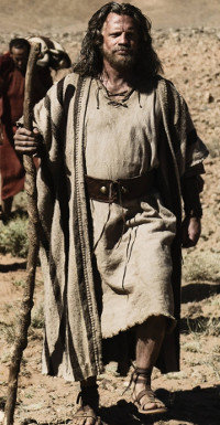 Moses (Will Houston) führt das Volk Israel aus Ägypten.