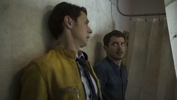 Gently (Samuel Barnett) und Todd (Elijah Wood) in misslicher Lage