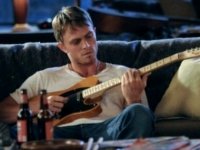 Wilson Bethel als rockender Nachbar Wade