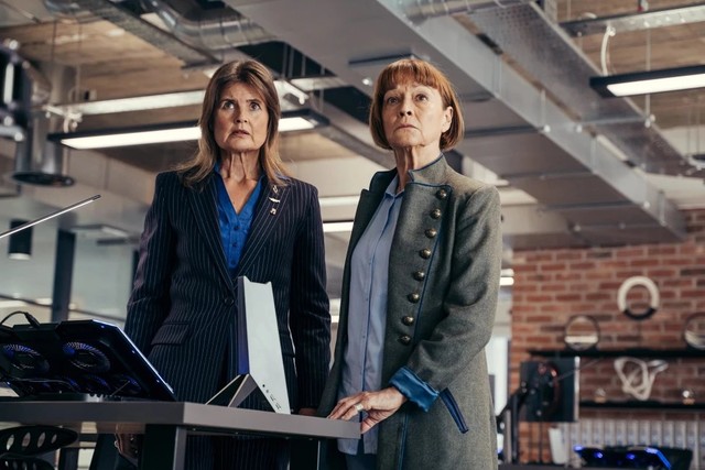 Ace (Sophie Aldred) und Tegan (Janet Fielding) in "The Power of the Doctor"