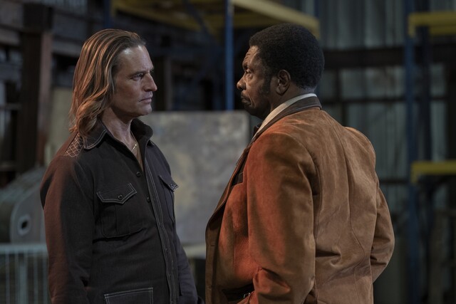 Der Fahrer und sein Boss: Können sich Jim und Saxton (Keith David) noch gegenseitig über den Weg trauen?