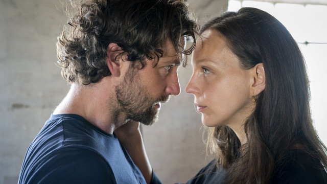 Petra Schmidt-Schaller und Florian Stetter in "Ein Schritt zum Abgrund"