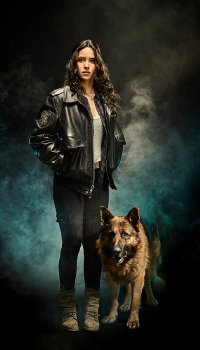 Adria Arjona als Dorothy Gale