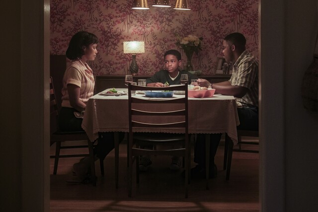 Neu in der Stadt: Charlotte (Taylour Paige, l.), Will (Blake Cameron James, M.) und Leroy Hanlon (Jovan Adepo, r.) merken schnell, dass in Derry das Grauen Einzug hält.
