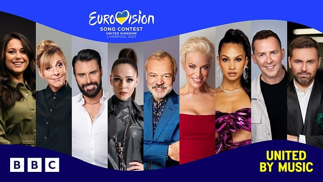 (v. l.) Sam Quek, Mel Giedroyc, Rylan, Julia Sanina, Graham Norton, Hannah Waddingham, Alesha Dixon, Scott Mills und Timur Miroshnychenko moderieren und begleiten den ESC 2023