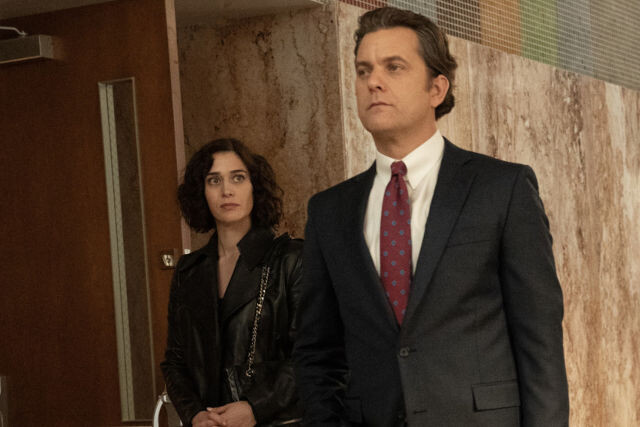 So nah und doch so fern: Alex (Lizzy Caplan) himmelt Staatsanwalt Dan (Joshua Jackson) an.