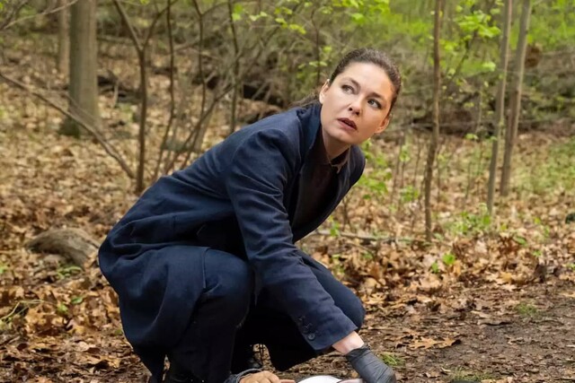Alexa Davalos als Special Agent Kristin Gaines