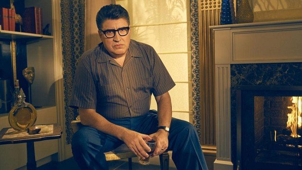 Alfred Molina als Regisseur Robert Aldrich