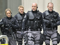 Donna (Jessica Steen), Sam (David Paetkau), Ed (Hugh Dillon) und Wordy (Michael Cram)