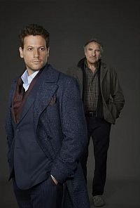 Ein ungewöhnliches Vater-und-Sohn-Gespann: Henry (Ioan Gruffudd) und Abe (Judd Hirsch)