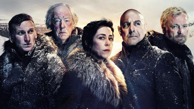 Außenseiter am Ende der Welt: einige der Hauptfiguren von "Fortitude" (Christopher Eccleston, Michael Gambon, Sofie Gr?b?l, Stanley Tucci u. Richard Dormer)