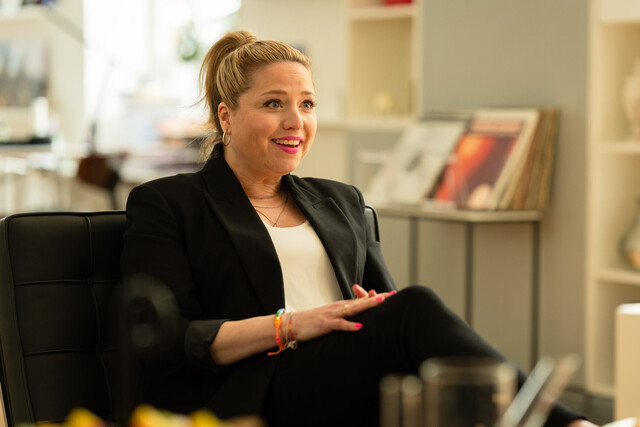 Darf in Annette Friers fiktionalisierter Welt natürlich nicht fehlen: Caroline Frier (Caroline Frier)