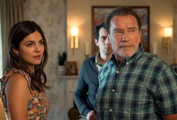 Monica Barbaro und Arnold Schwarzenegger als Vater-Tochter-Gespann in "FUBAR"