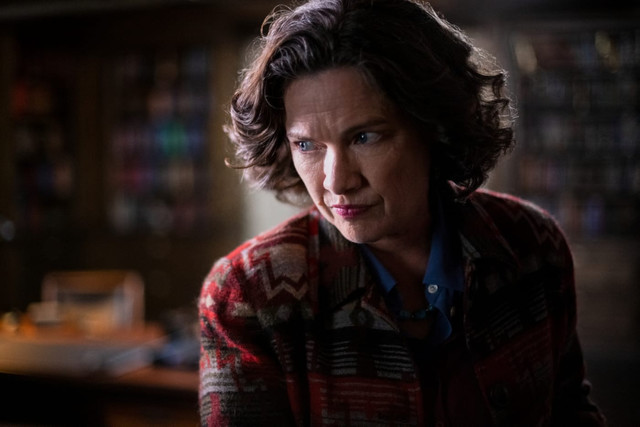 Brightcliffe-Leiterin Dr. Stanton (Heather Langenkamp) will über die Vergangenheit der Einrichtung nicht reden.