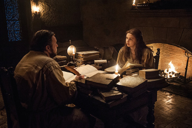 Gilly (Hannah Murray) stolpert über ein wohlgehütetes Geheimnis