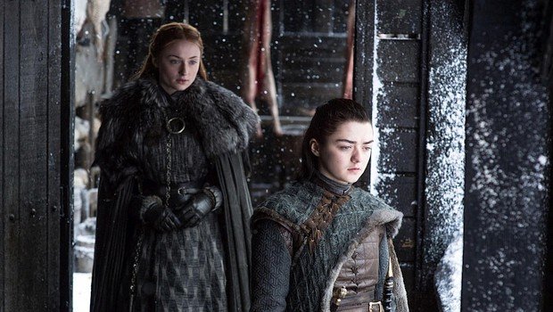 Eisiges Verhältnis auch zwischen den Schwestern Sansa (Sophie Turner) und Arya (Maisie Williams)