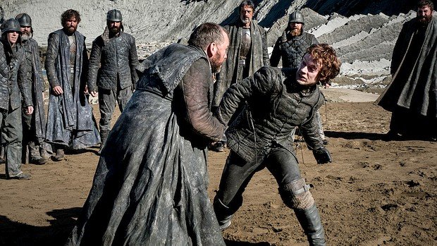 Nachdem Theon (Alfie Allen) "Selbstbewusstsein" entwickelt hat, verschafft er sich Respekt.