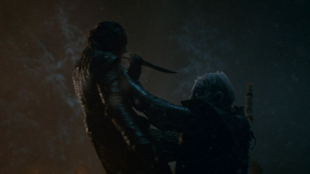 Arya (Maisie Williams) vernichtet den Nachtkönig (Vladimir Furdik).