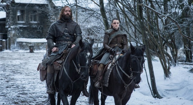 Der Hund (Rory McCann) und Arya (Maisie Williams) verfolgen ihre eigenen Pläne.