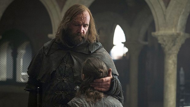 Sandor (Rory McCann) bringt Arya (Maisie Williams) auf den rechten Weg zurück