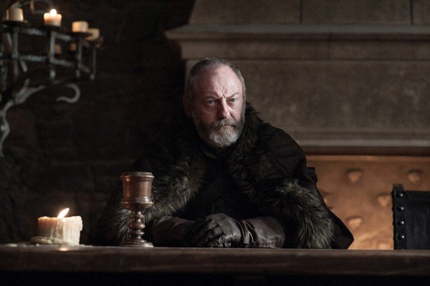 Sieht wie immer besorgt aus: Davos Seaworth (Liam Cunningham)