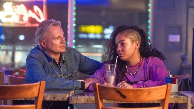 Gaz (Robert Carlyle) und seine Tochter Destiny (Talitha Wing)