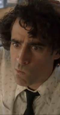 Meisterdetektiv bei der Arbeit: Dirk Gently erkennt die unmöglichsten Zusammenhänge