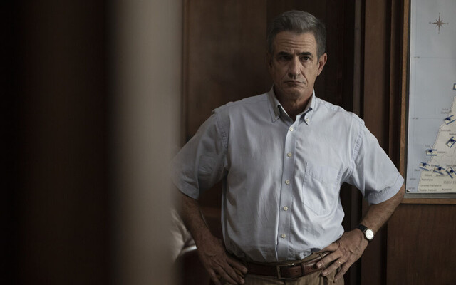 Robert Ames (Dermot Mulroney) sucht nach friedlichen Lösungen, befürchtet aber das Schlimmste.