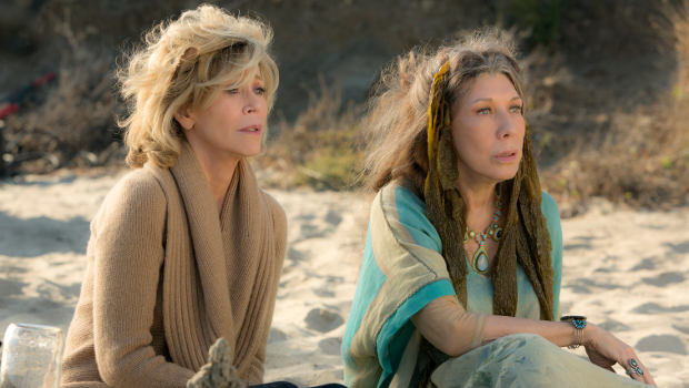 Waren sich nie so recht grün, müssen sich jetzt aber zusammenraufen: Grace (Jane Fonda) und Frankie (Lily Tomlin)