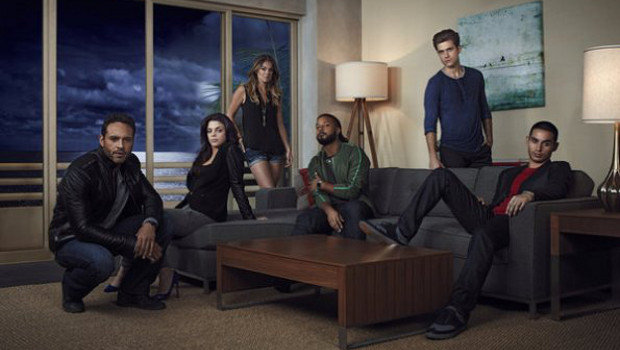 Model-WG oder "Big Brother"-Bewohner? Nein, das sind Undercover-Ermittler vom "Graceland"-Strandhaus.