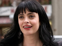 Krysten Ritter als Lily Champagne