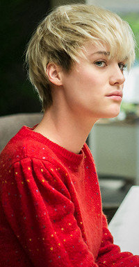 Studentin Cameron Howe (Mackenzie Davis) vervollständigt das Trio der PC-Firma.