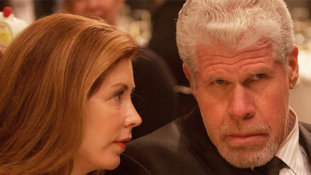 Der Richter und seine Ehefrau: Crystal (Dana Delany) und Perrell Harris (Ron Perlman)