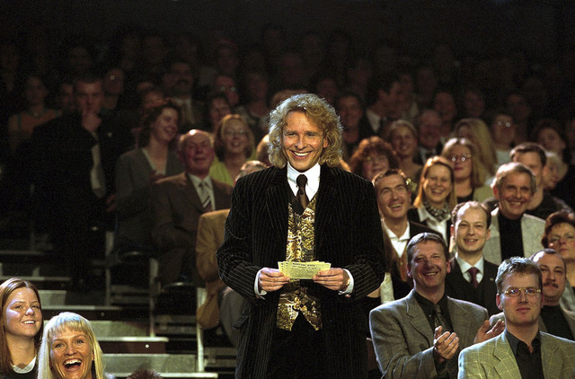 Thomas Gottschalk bei der Präsentation der Vorschläge für die Saalwette am 17. Februar 2001 in Göttingen