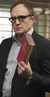 Mit 52 ist Thoms Chef Jonathan (Bradley Whitford) ihm schon einige Schritte (Richtung Abgrund) voraus