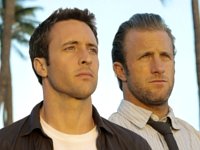 Alex O?Loughlin als Steve McGarrett (l.) und Scott Caan als "Danno" Williams (r.)