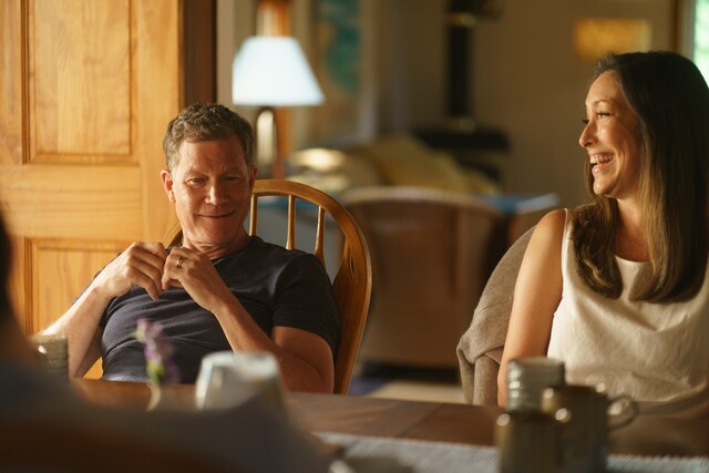 Erfahren sp&auml;t das ziemlich Offensichtliche: Shanes Eltern, gespielt von Dylan Walsh und Christina Chang