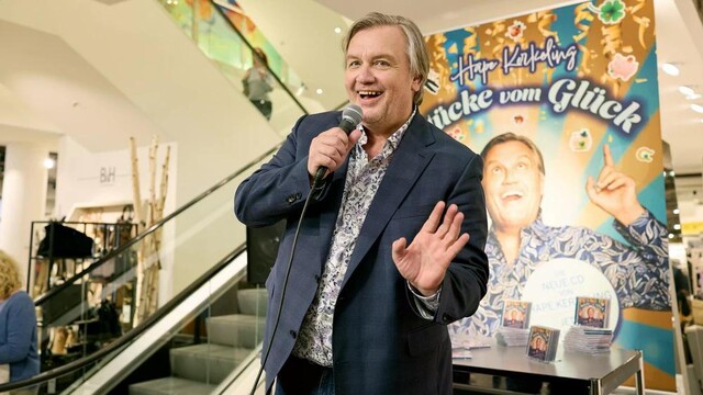 Hape Kerkeling spielt im Film eine &uuml;berzeichnete Version seiner selbst.