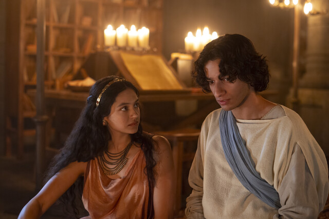Prinzessin Mychal (Indy Lewis) und David (Michael Iskander)