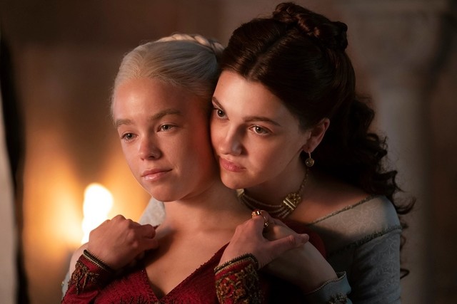 Milly Alcock als junge Rhaenyra, Emily Carey als junge Alicent