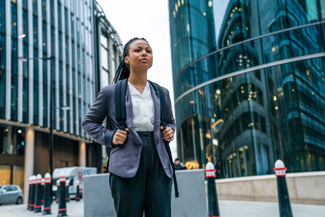 Harper (Myha'la Herrold) ist neu im knallharten Finanzbusiness.